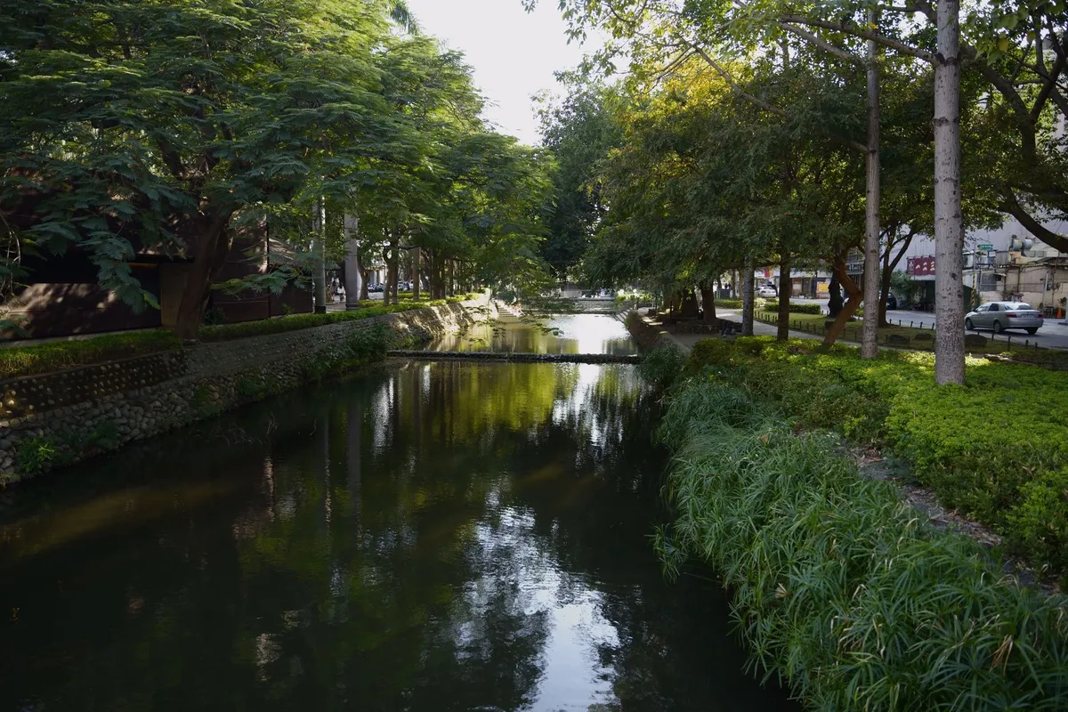 新竹市區寧靜的都市水圳綠帶